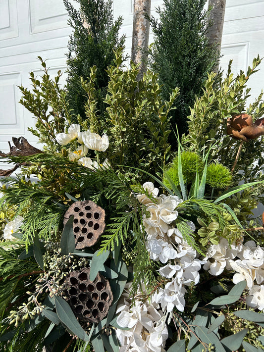 Why Hiring HD Blooms for Your Custom Outdoor Planters is a Smart Choice